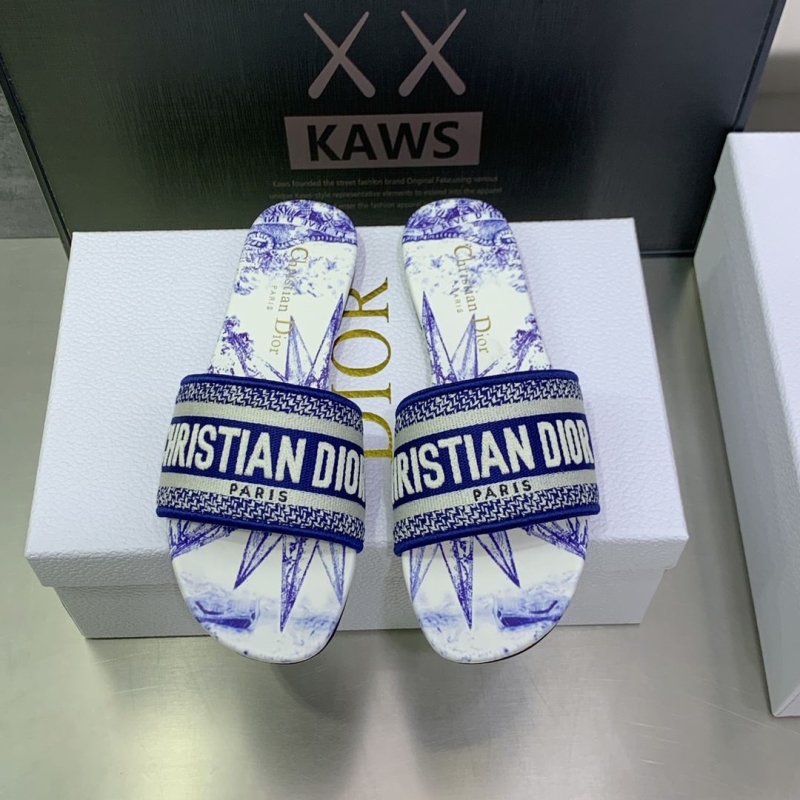 ch**an D*or slippers